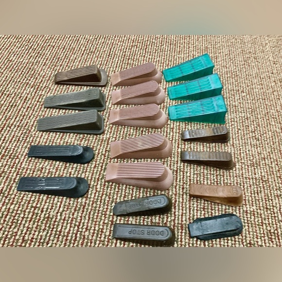 Large Lot of 22 Vtg Heavy Duty Rubber/Plastic Door Stops - Picture 10 of 13